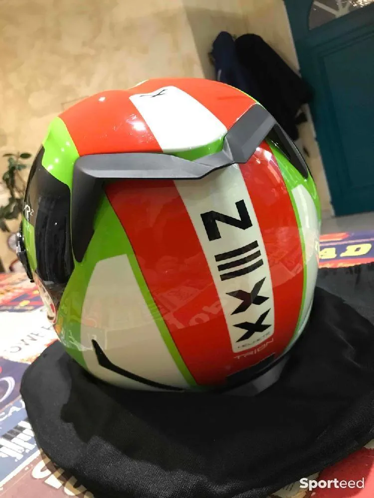 Casque moto neuf S 56 Ajouté le : 02/05/2022
