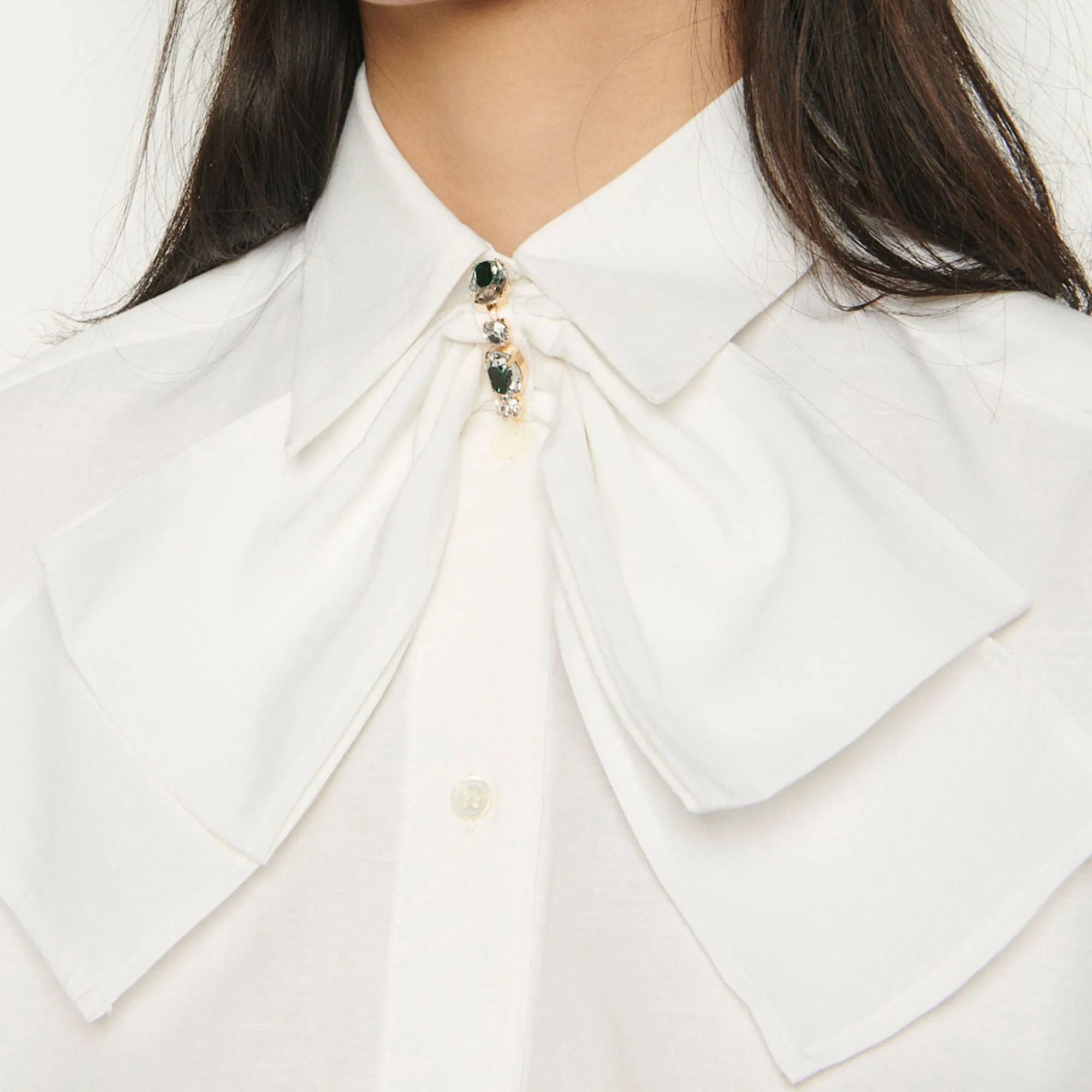 Chemise courte avec un nud amovible