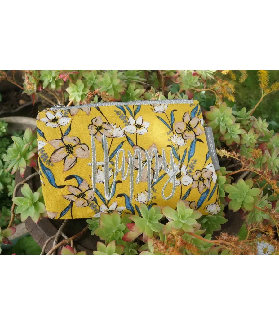 santaia pochette jaune motif fleur bleue beige la petite cachottière