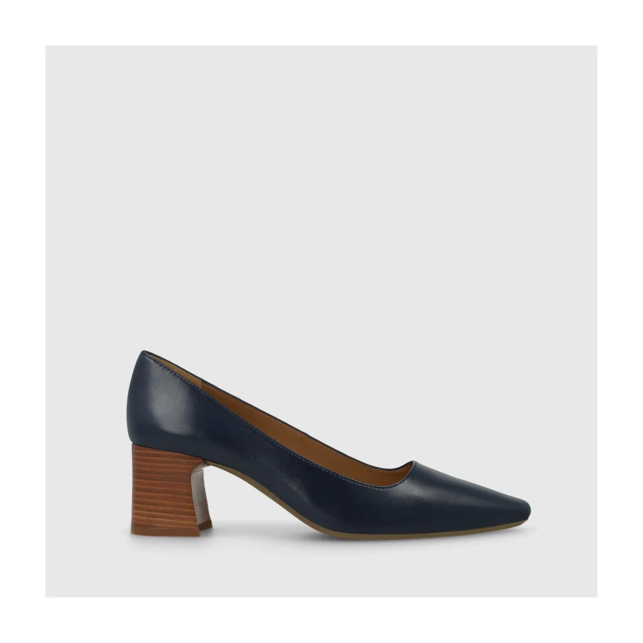 Zapatos de salón de mujer en piel de color negro. I LODI Zapatos de mujer online.
